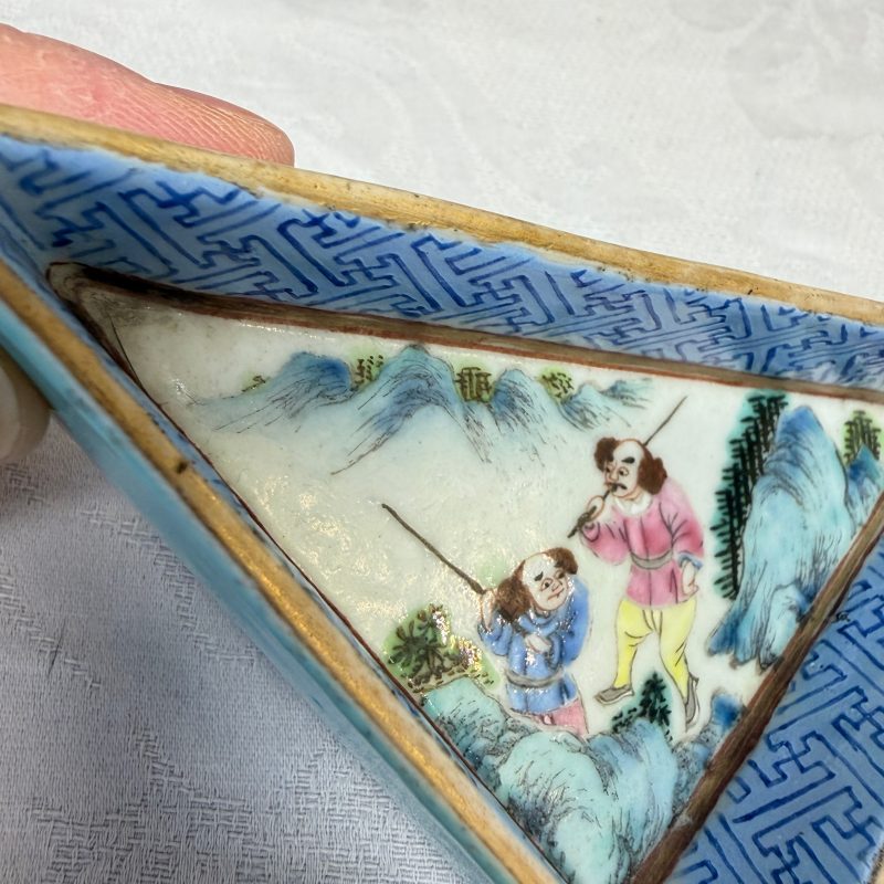 A Chinese famille rose 'Foreigners Hunting' six-piece sweetmeat set on a wooden tray - 图30