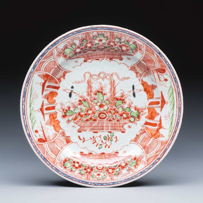 Two Chinese famille rose plates and a pair of Dutch-decorated plates - 图2