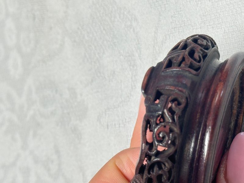 A Chinese famille verte sancai biscuit 'Lotus' teapot on a later wooden stand - 图24