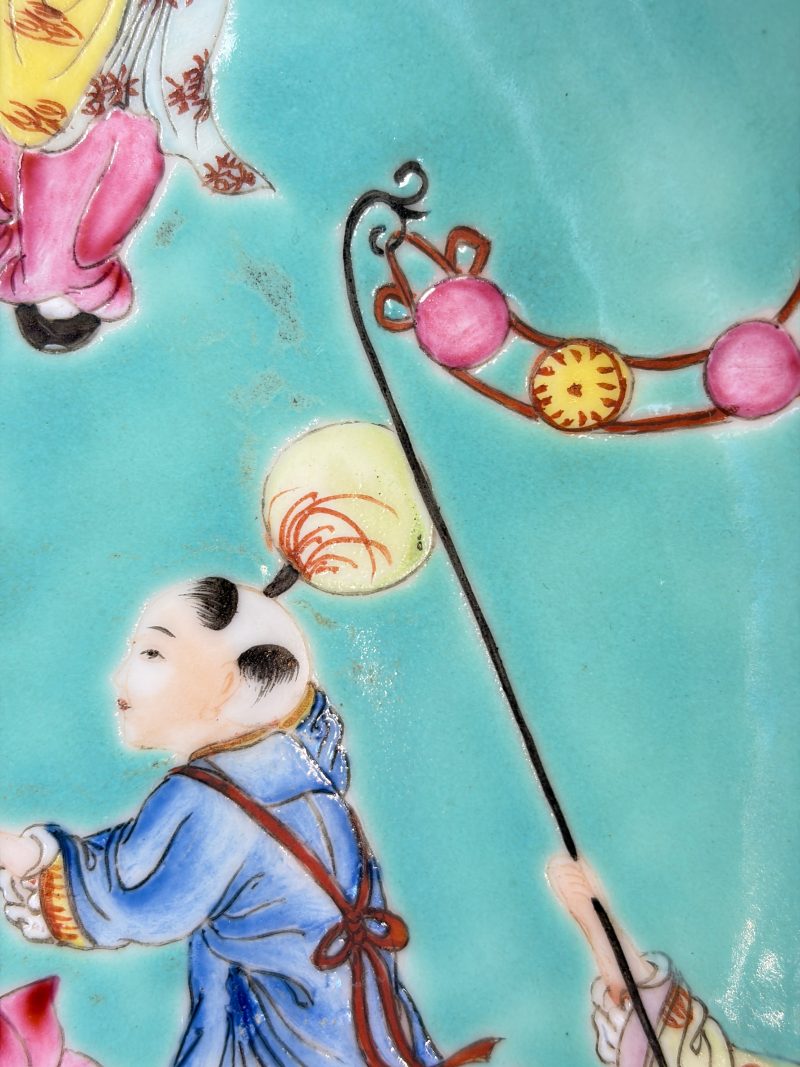 A Chinese famille rose turquoise-ground 'Playing Boys' plate - 图10