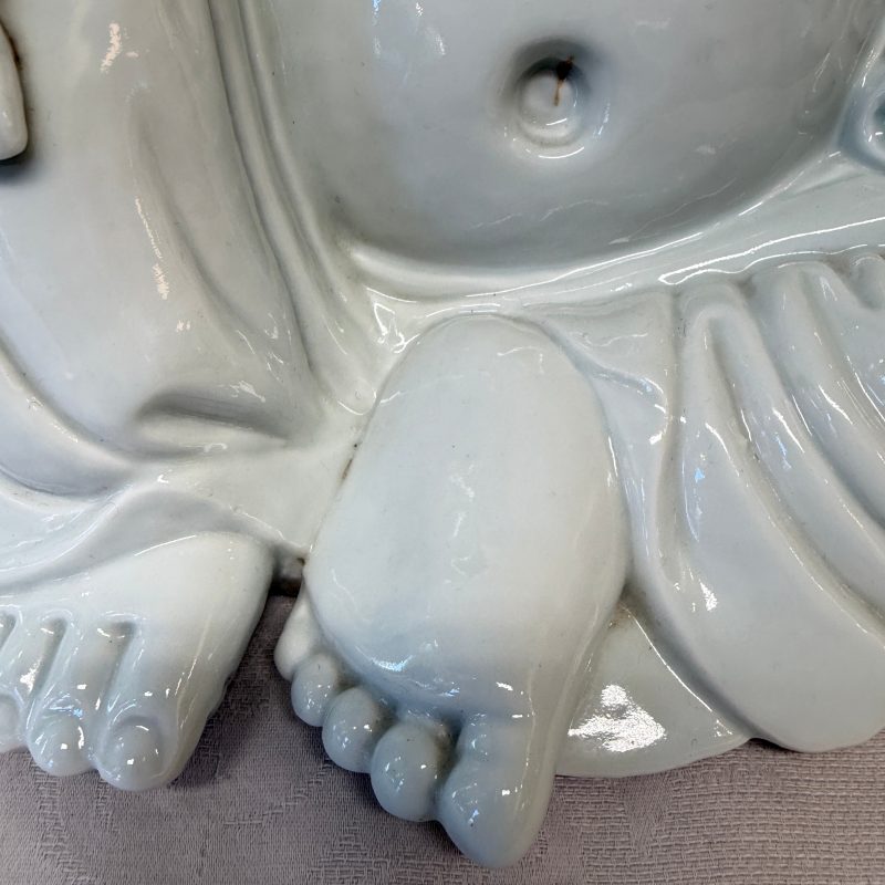 A Chinese white-glazed Milefo Buddha on a gilt-lacquered wooden lotus throne - 图22