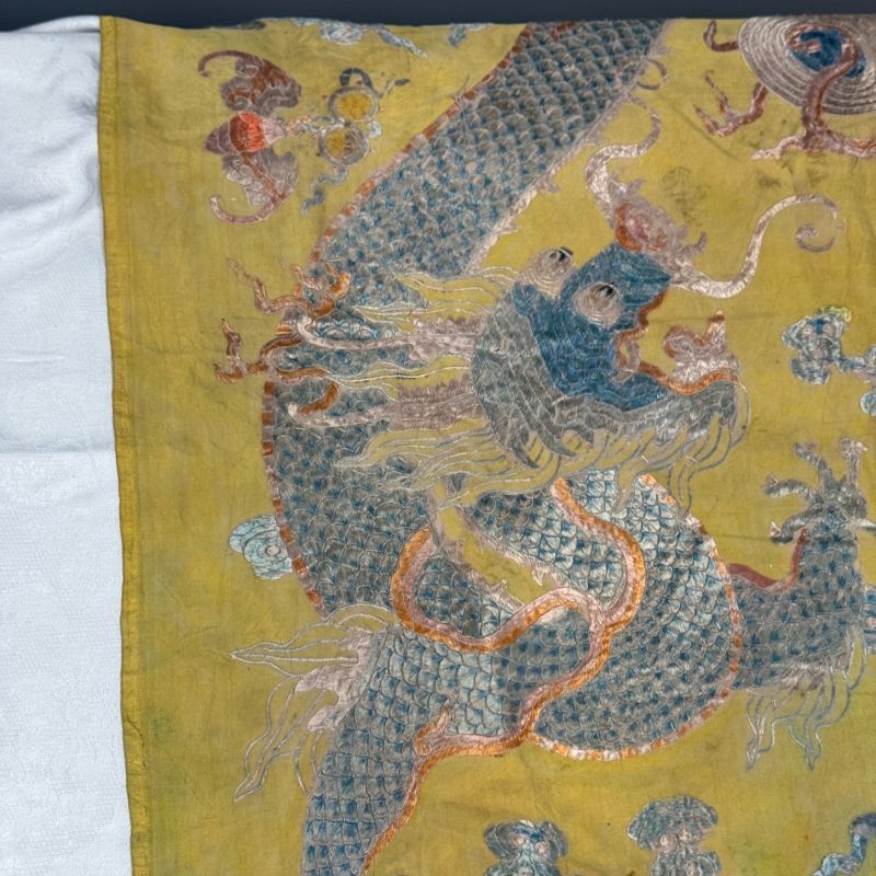 A pair of Chinese yellow-ground embroidered 'Dragons' and 'Phoenixes' panels - 图54