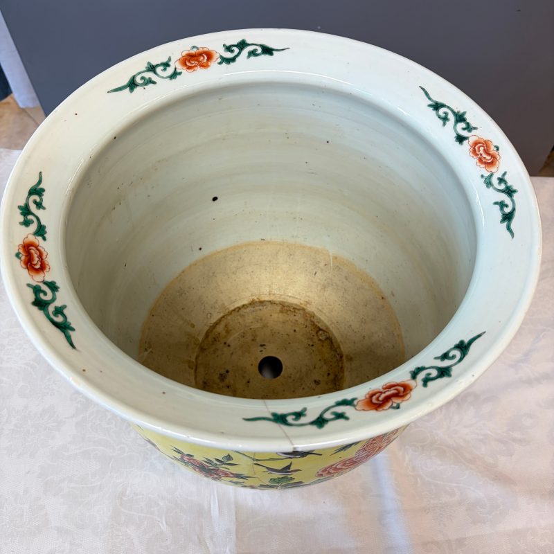 A Chinese famille verte yellow-ground 'Birds among Flowering Branches' jardinière - 图20
