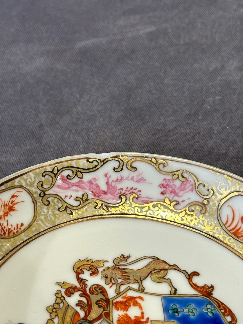 A pair of Chinese famille rose armorial saucers with the arms of Arendsma van Idsinga for the Dutch market - 图9