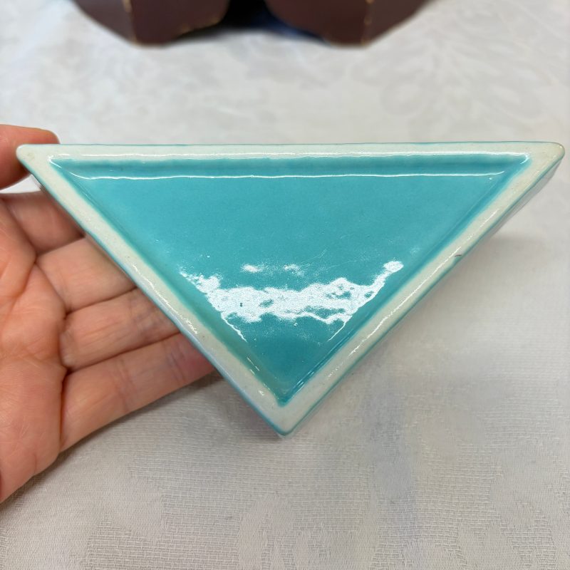 A Chinese famille rose 'Foreigners Hunting' six-piece sweetmeat set on a wooden tray - 图31