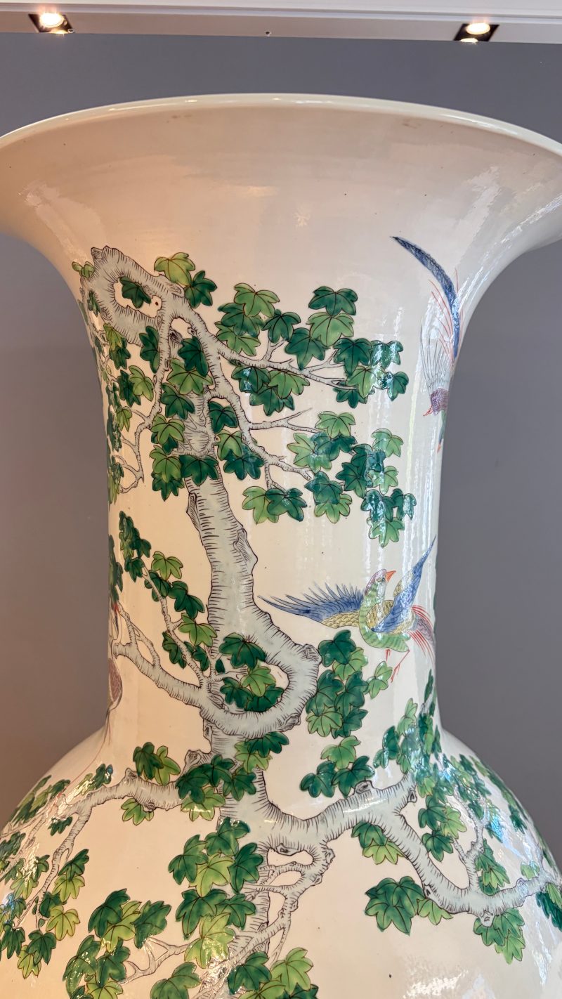 A massive pair of Chinese famille verte 'Phoenixes and Birds' vases - 图9