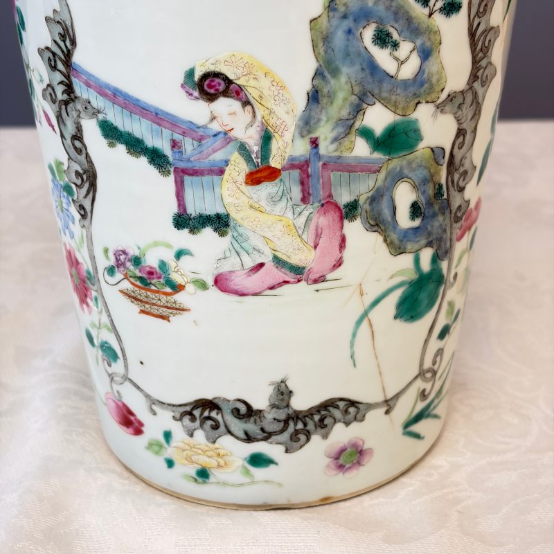 A pair of Chinese famille rose 'Court Lady in a Garden Setting' vases - 图38