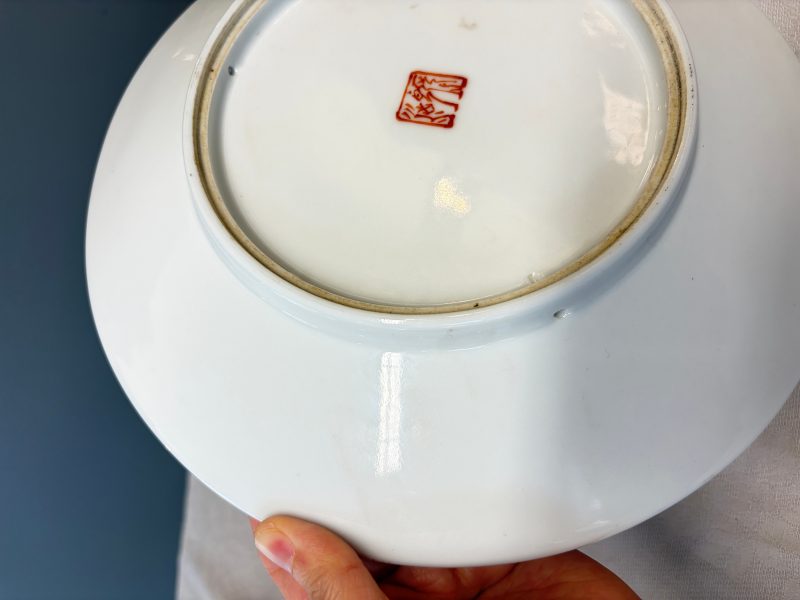 A Chinese iron-red and grisaille-decorated dish - 图13
