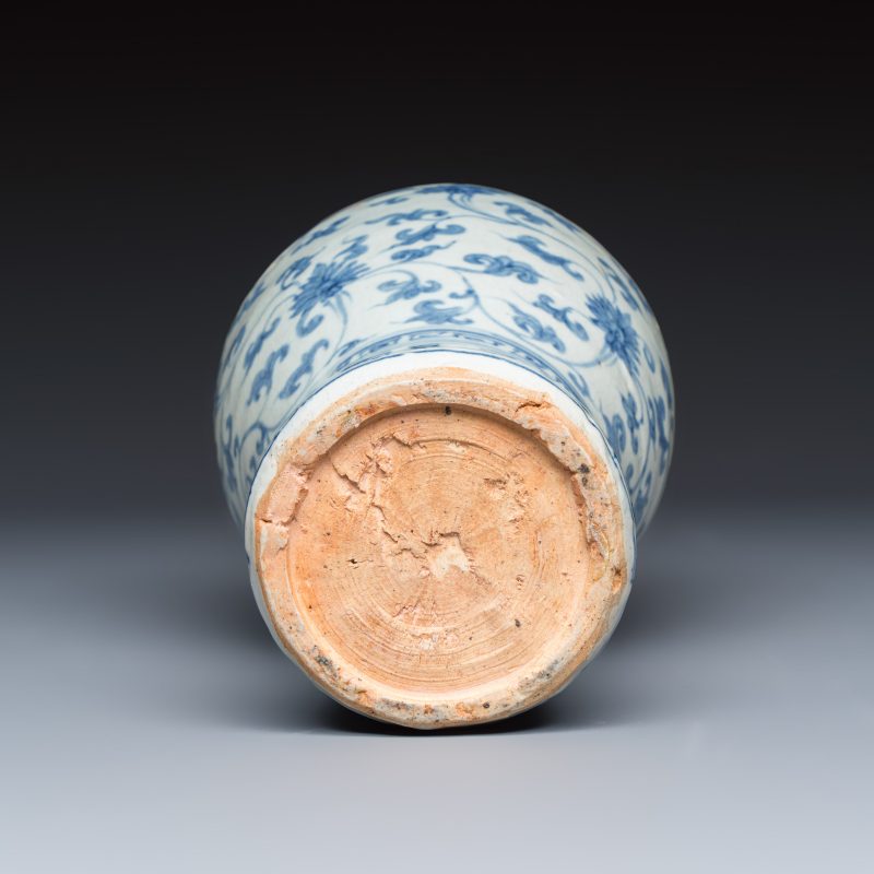 A Chinese blue and white 'Meiping' vase with lotus scrolls - 图6
