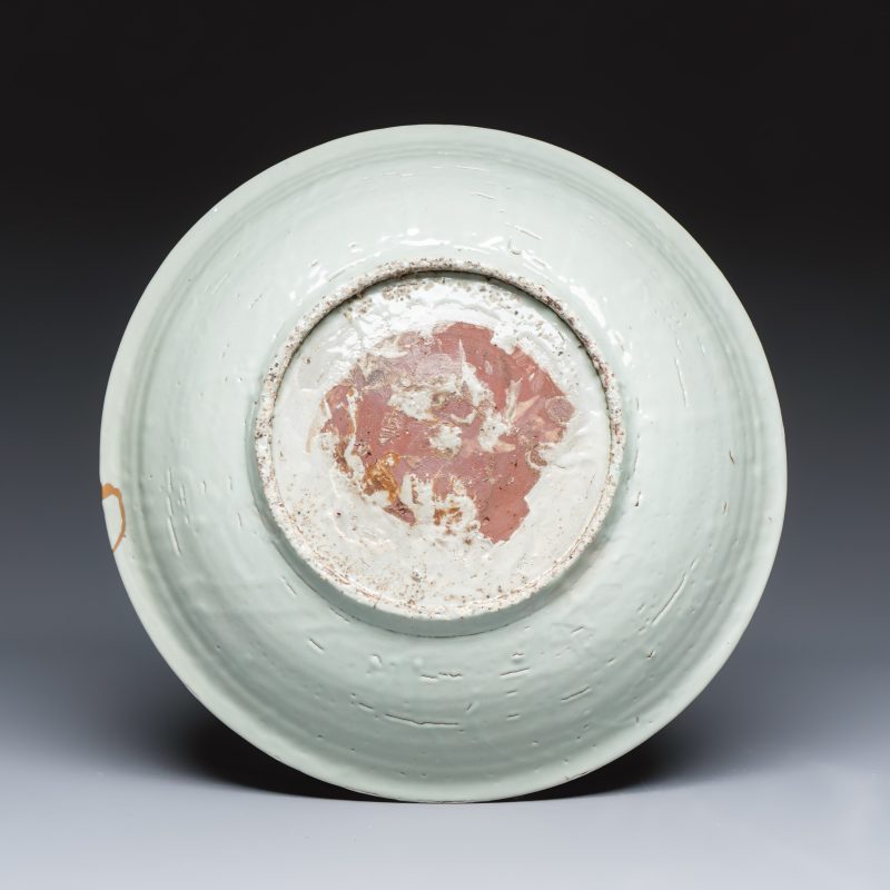 A Chinese Swatow turquoise-enamelled iron-red-decorated 'Split Pagoda' dish - 图2