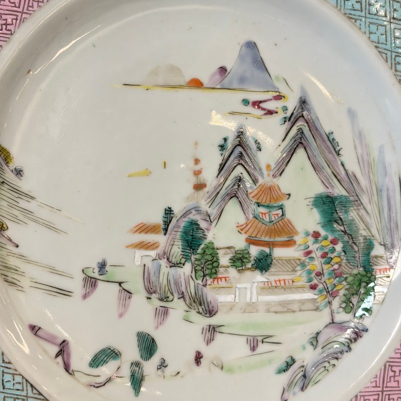 A collection of 13 Chinese famille rose 'Landscape' plates and dishes - 图56