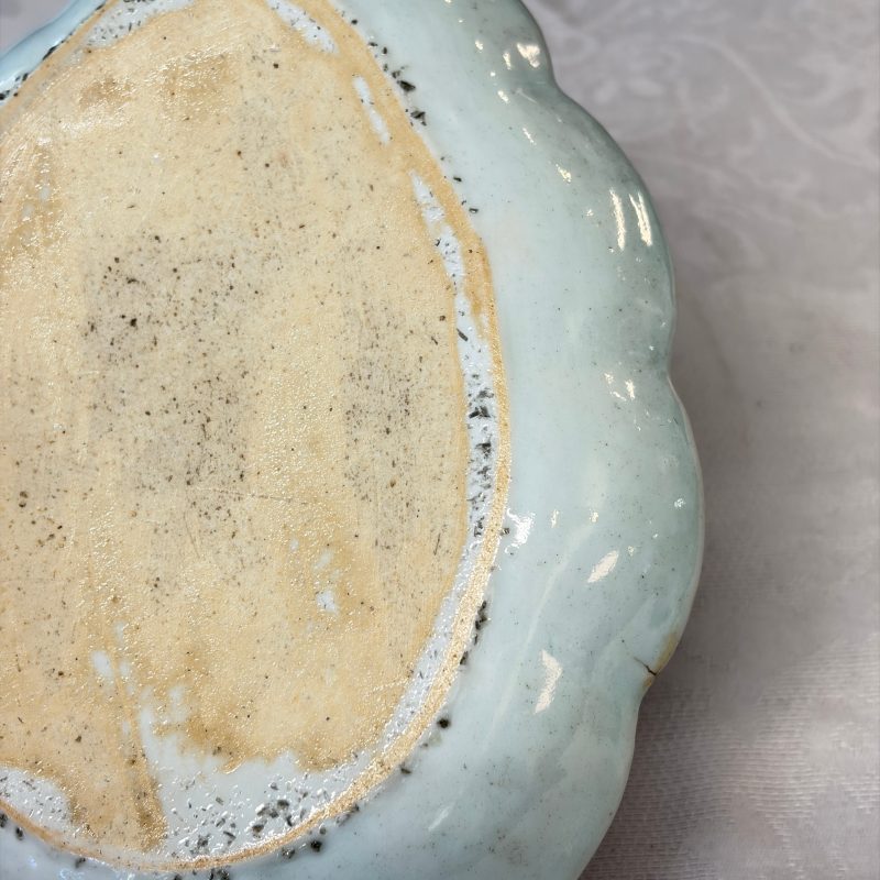 A pair of Chinese famille rose leaf-shaped saucers with figural design - 图26