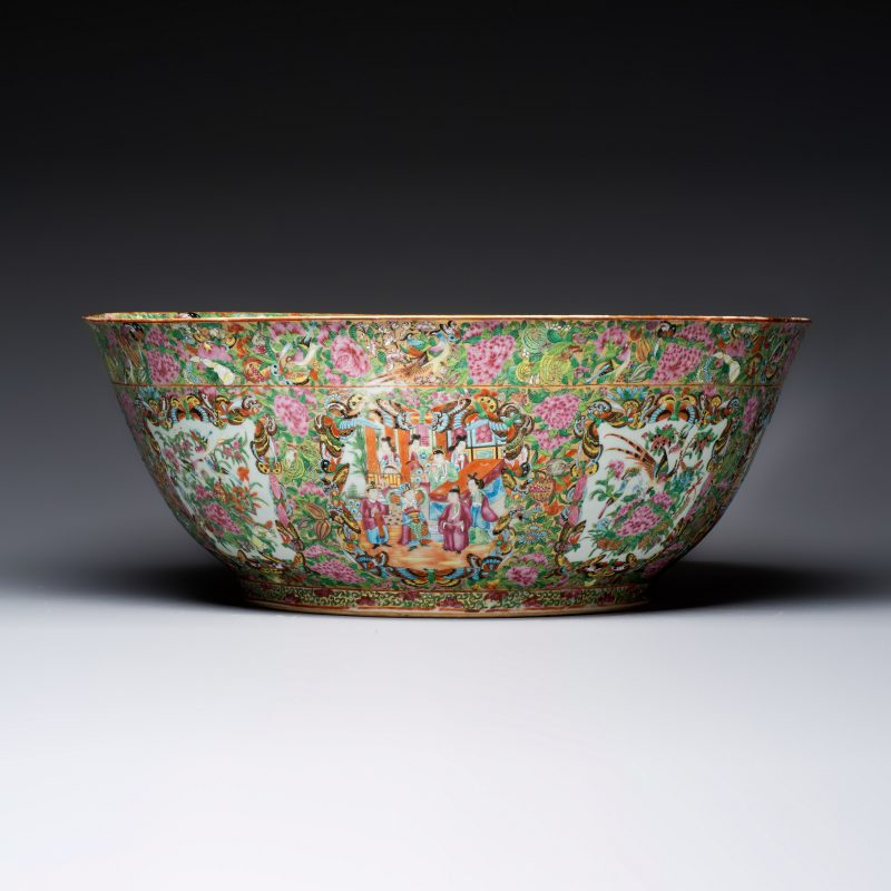 A massive Chinese Canton export famille rose punch bowl with narrative design - 图8