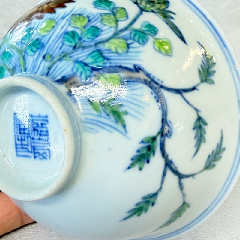A pair of Chinese doucai bowls with floral design - 图32