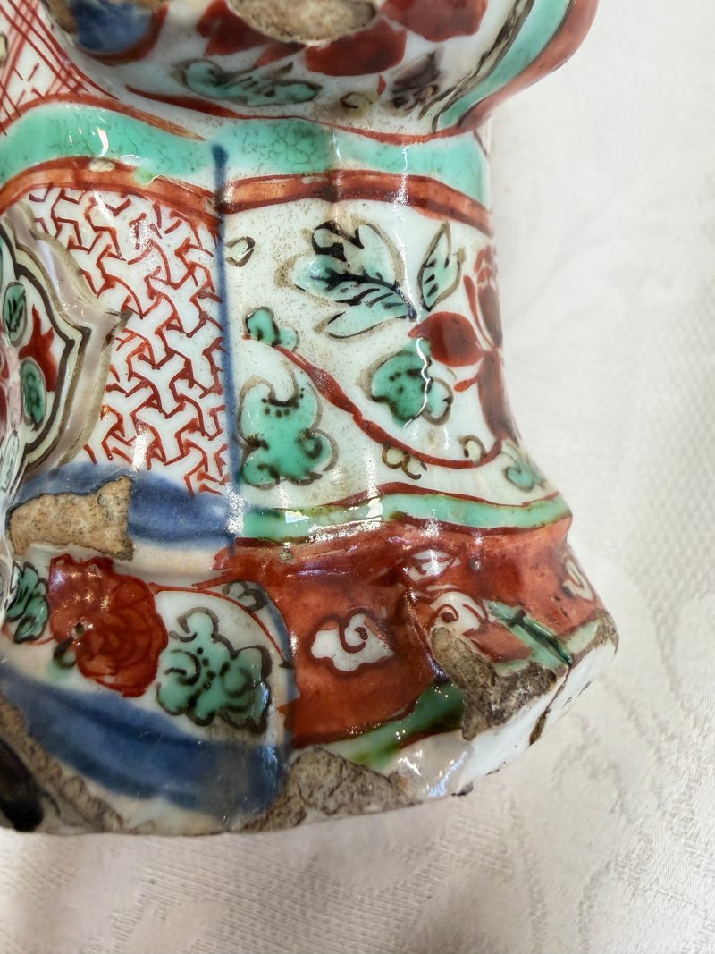 A rare Chinese wucai figure of a dignitary - 图26