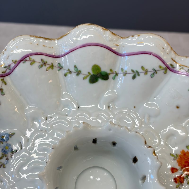 A Chinese famille rose trembleuse stand or 'Mancerina' for the Spanish or Mexican market - 图11
