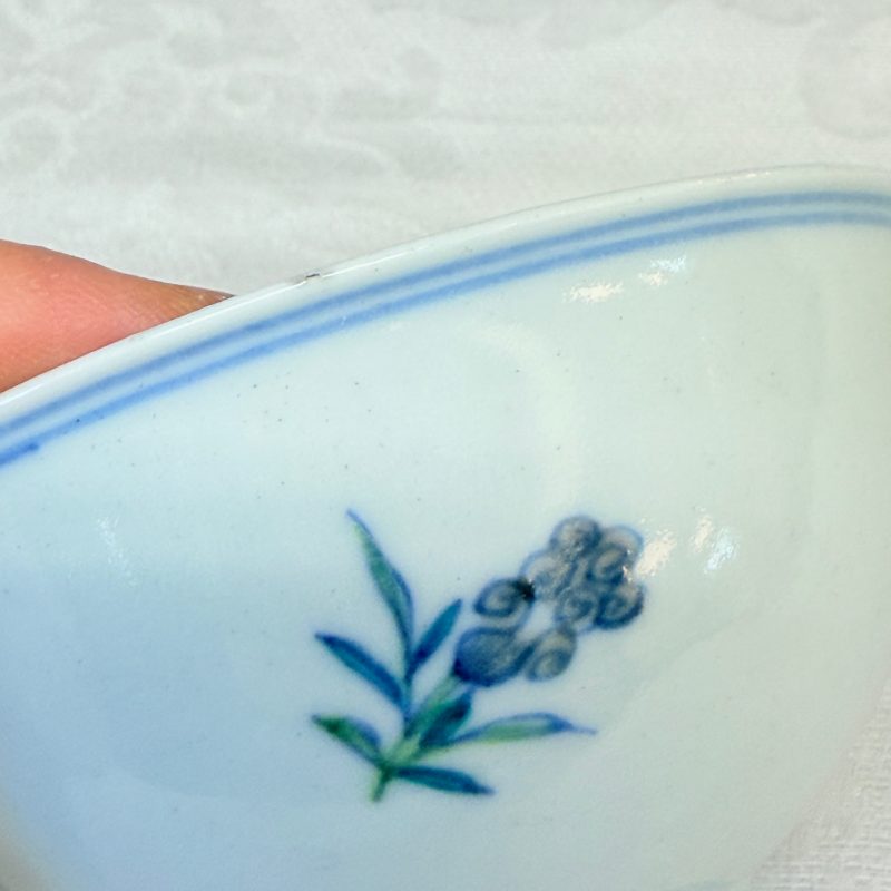 A pair of Chinese doucai bowls with floral design - 图31