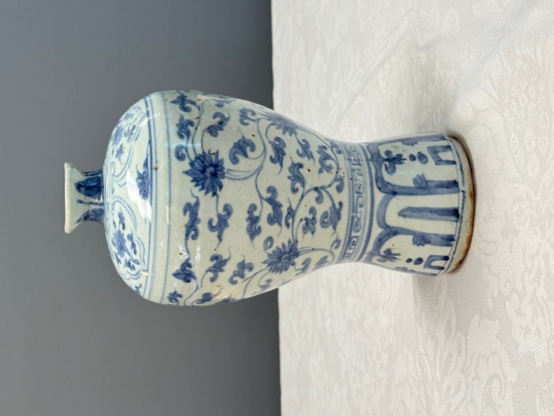 A Chinese blue and white 'Meiping' vase with lotus scrolls - 图7