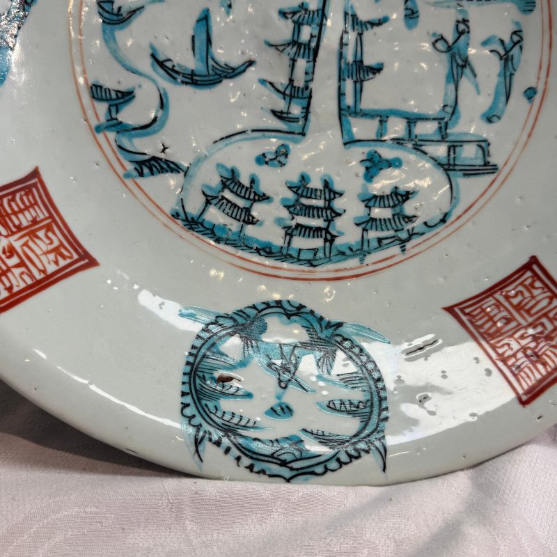 A Chinese Swatow turquoise-enamelled iron-red-decorated 'Split Pagoda' dish - 图4