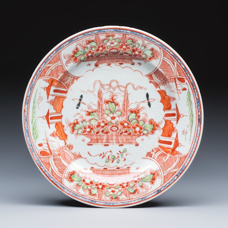 Two Chinese famille rose plates and a pair of Dutch-decorated plates - 图4