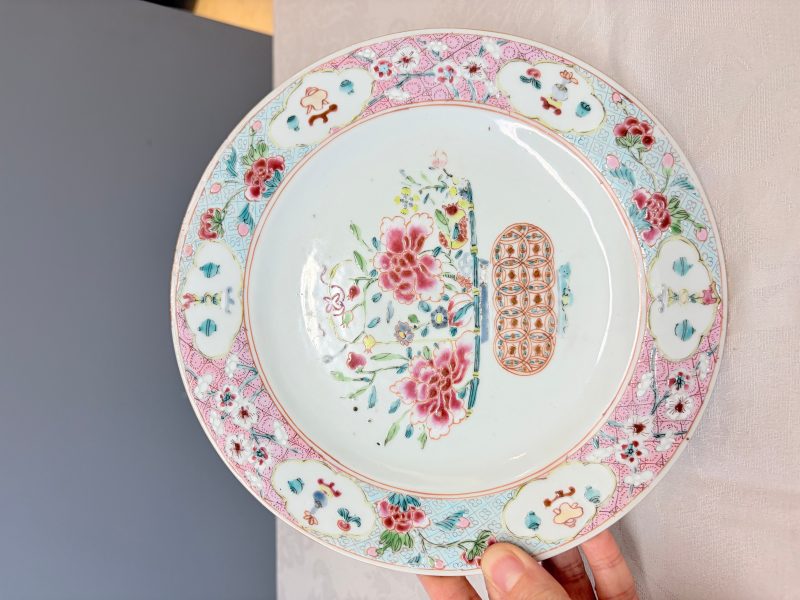 Two pairs of Chinese famille rose plates - 图27