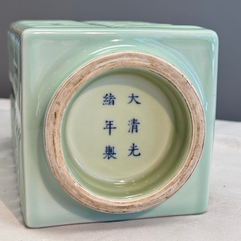 A Chinese celadon-glazed 'Bagua' cong vase - 图17