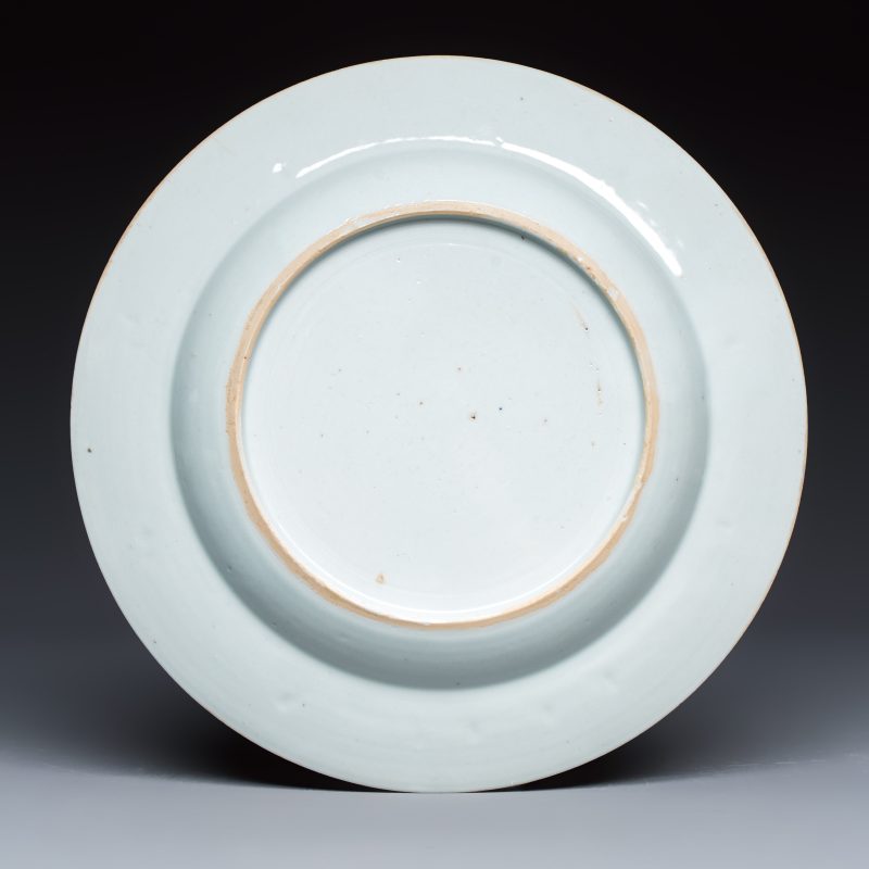 A Chinese famille rose 'Fisherman, Lady and Child' plate - 图2