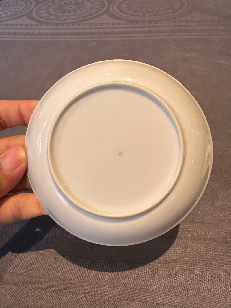 A pair of Chinese famille rose armorial saucers with the arms of Arendsma van Idsinga for the Dutch market - 图11