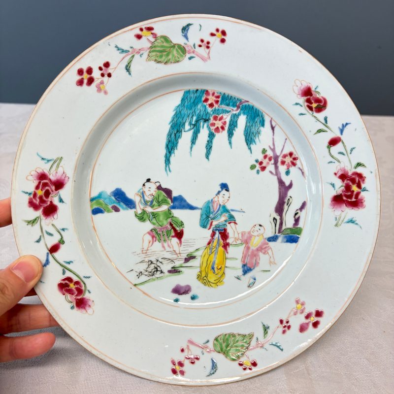 A Chinese famille rose 'Fisherman, Lady and Child' plate - 图3