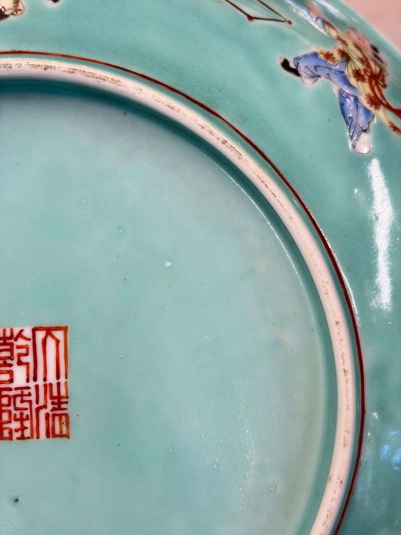 A Chinese famille rose turquoise-ground 'Playing Boys' plate - 图14
