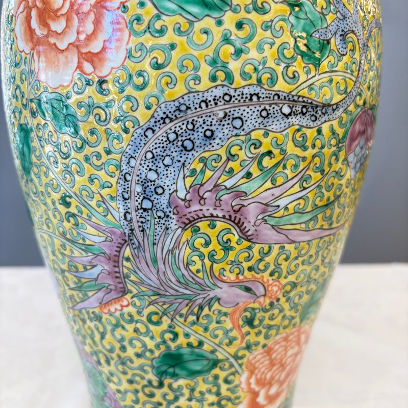 A pair of Chinese famille verte 'Phoenixes among Peonies' vases - 图10