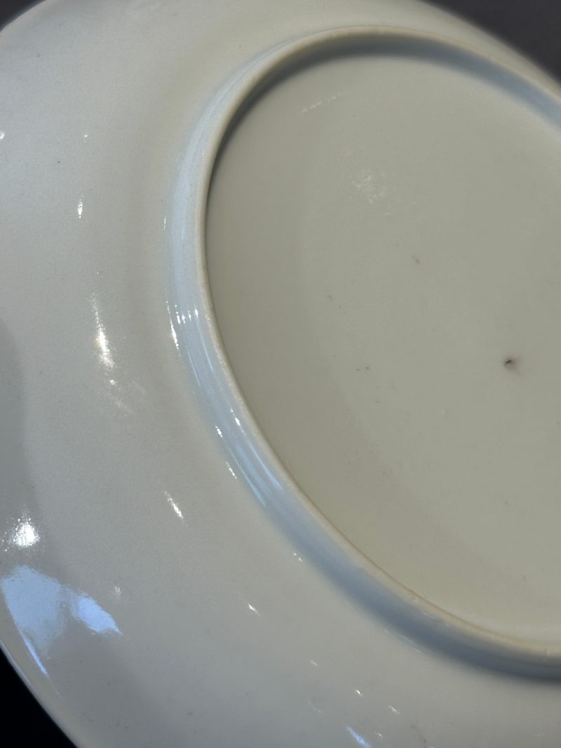 A pair of Chinese famille rose armorial saucers with the arms of Arendsma van Idsinga for the Dutch market - 图13