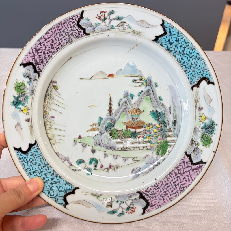 A collection of 13 Chinese famille rose 'Landscape' plates and dishes - 图62