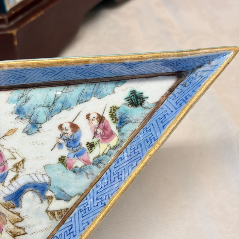A Chinese famille rose 'Foreigners Hunting' six-piece sweetmeat set on a wooden tray - 图35