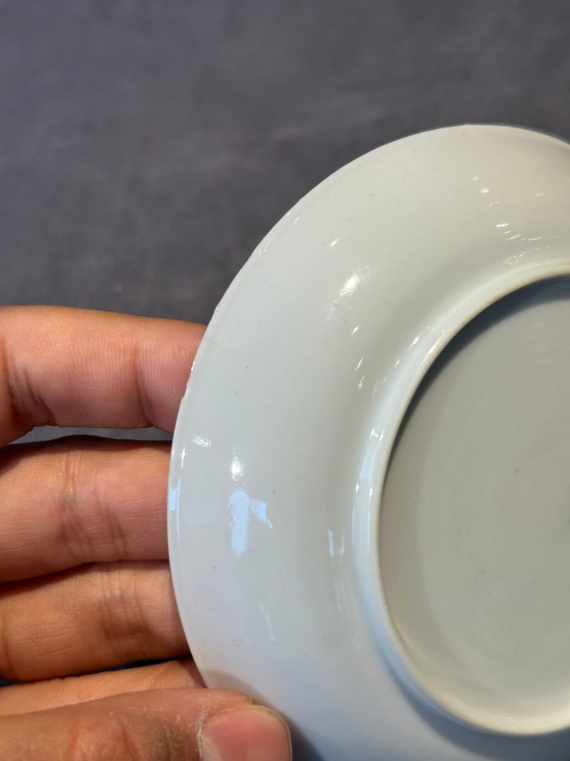 A pair of Chinese famille rose armorial saucers with the arms of Arendsma van Idsinga for the Dutch market - 图12