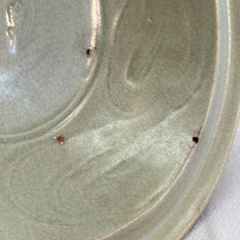Two Chinese qingbai plates and a Longquan celadon plate - 图14