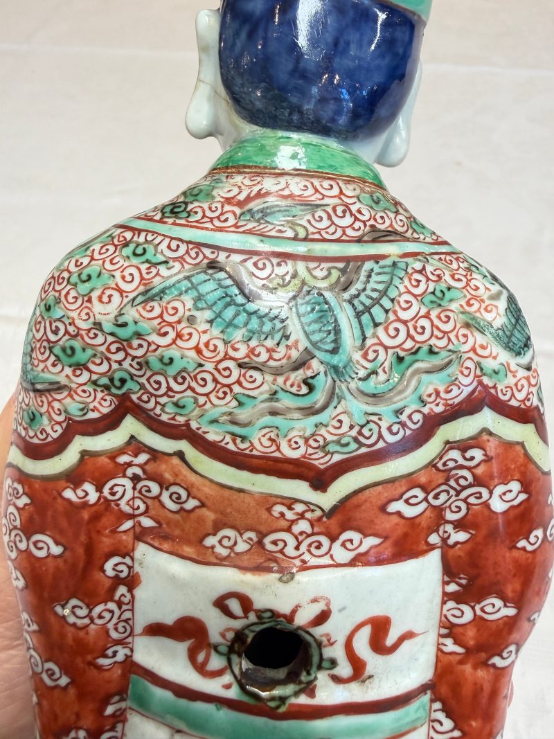 A rare Chinese wucai figure of a dignitary - 图29