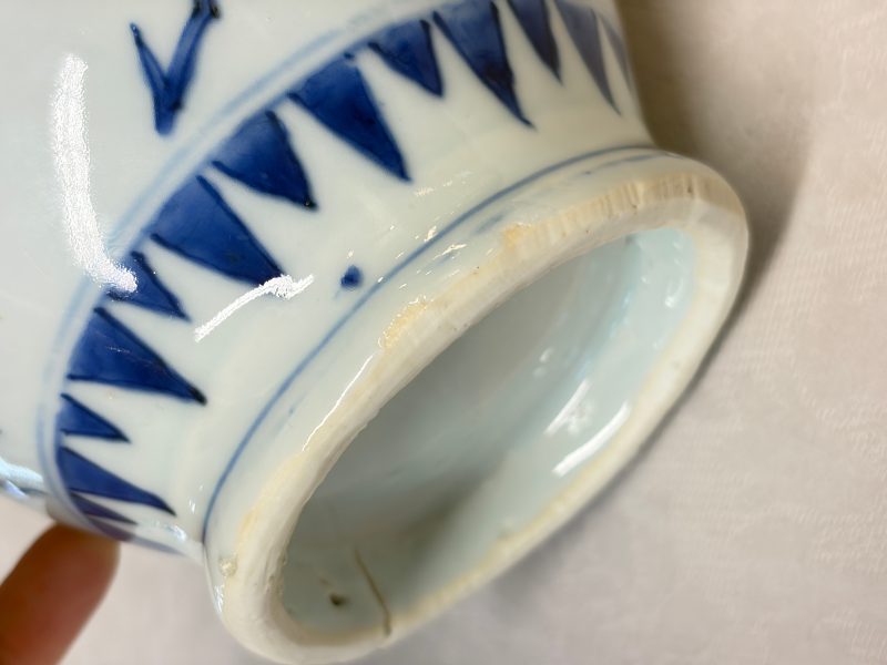 A Chinese blue and white double-handled vase with floral design - 图21