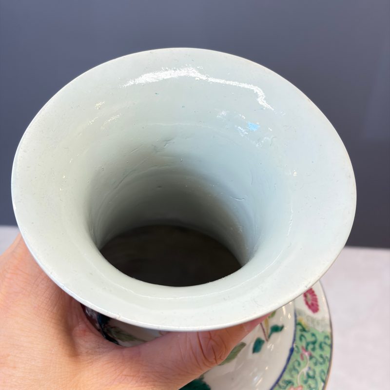 A pair of Chinese famille rose 'Court Lady in a Garden Setting' vases - 图42