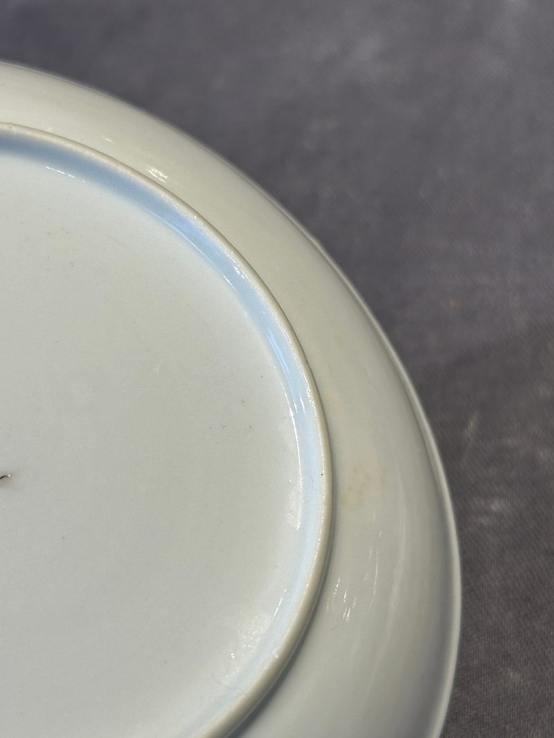 A pair of Chinese famille rose armorial saucers with the arms of Arendsma van Idsinga for the Dutch market - 图14