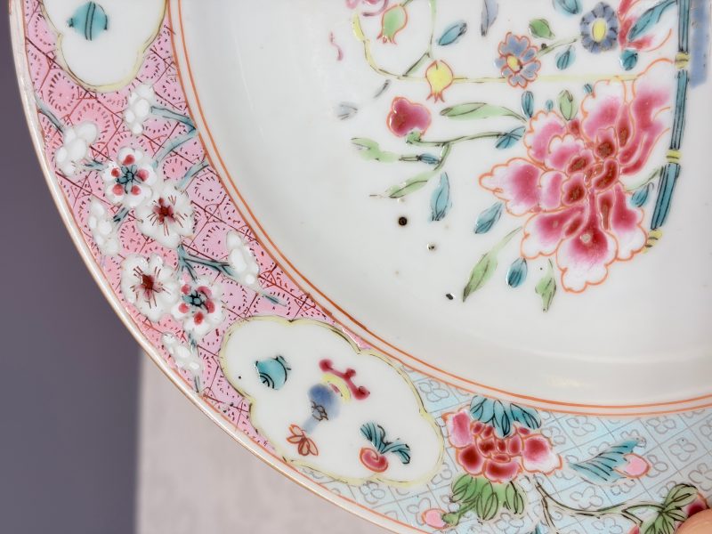Two pairs of Chinese famille rose plates - 图29