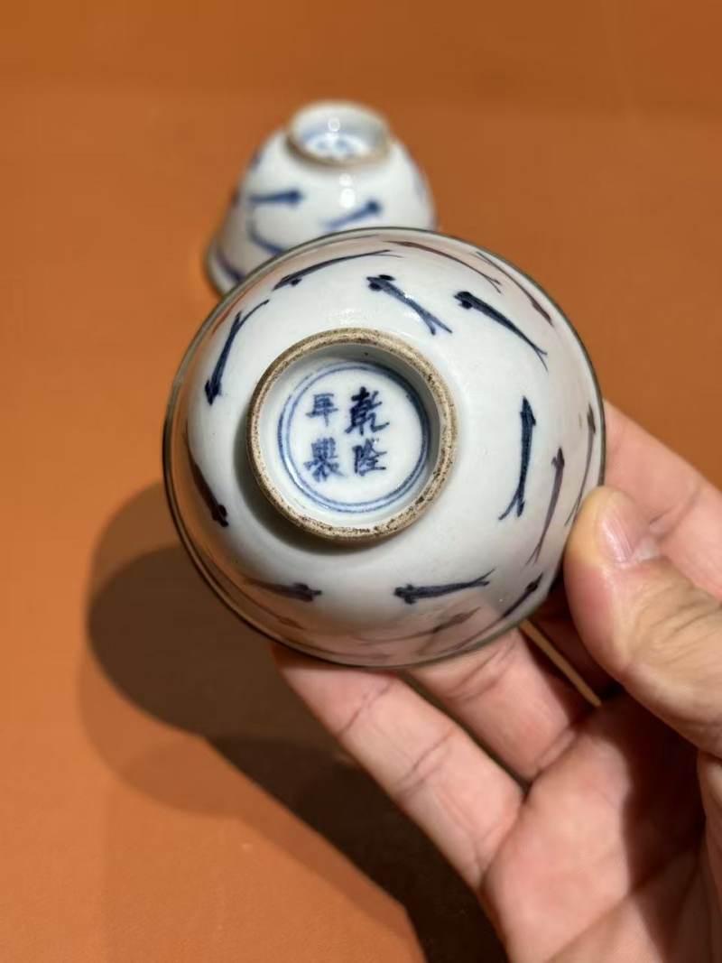 清晚期 青花鱼纹杯一对 - 图11