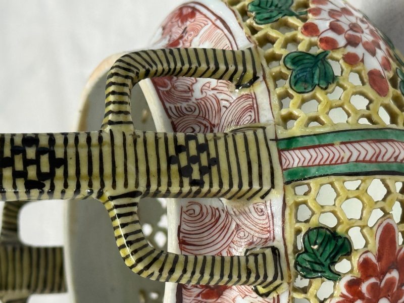 A rare Chinese verte biscuit reticulated basket - 图14