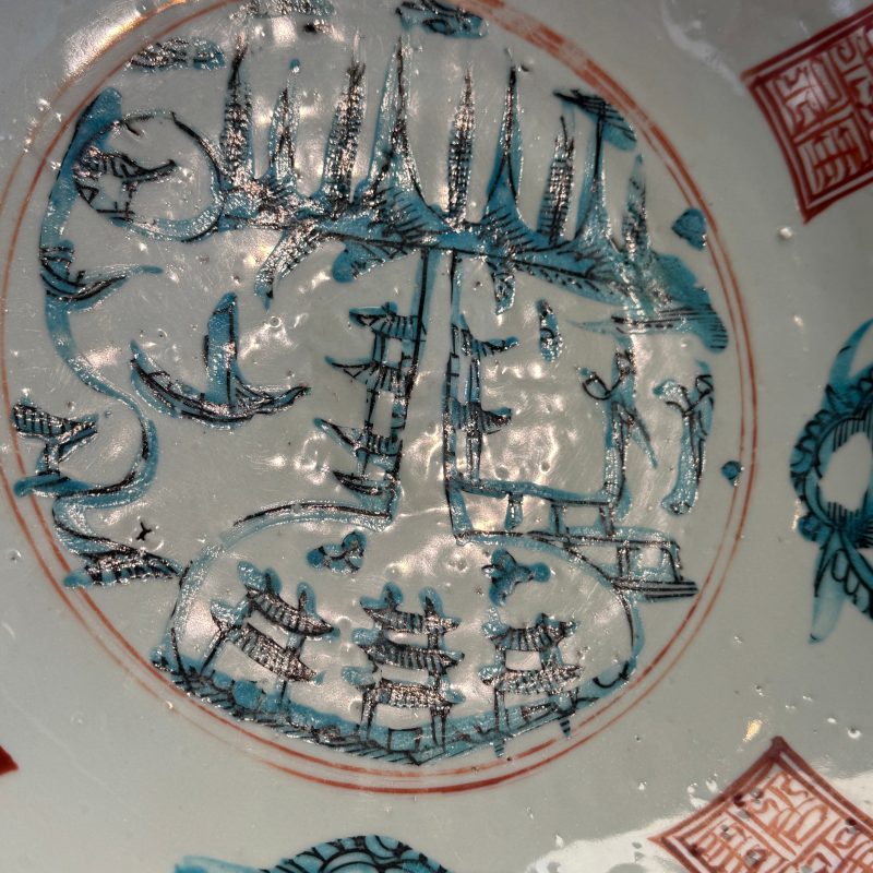 A Chinese Swatow turquoise-enamelled iron-red-decorated 'Split Pagoda' dish - 图9