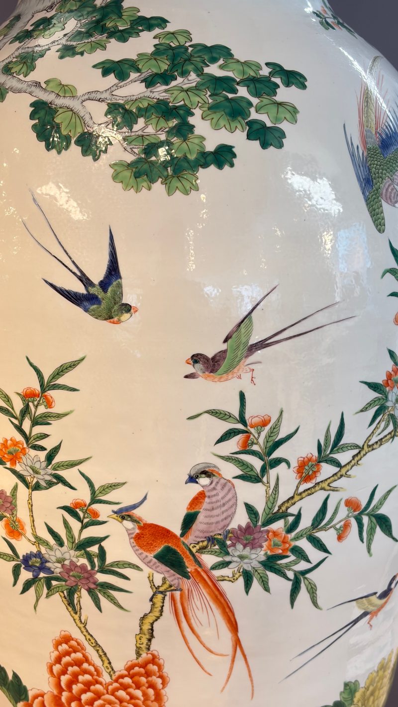 A massive pair of Chinese famille verte 'Phoenixes and Birds' vases - 图17