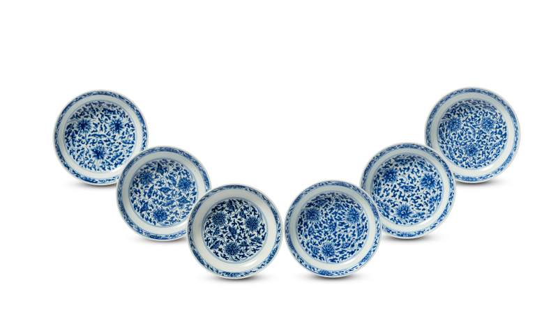 A set of six blue and white 'lotus' dishes, Kangxi mark and of the period (1662-1722) - 图1
