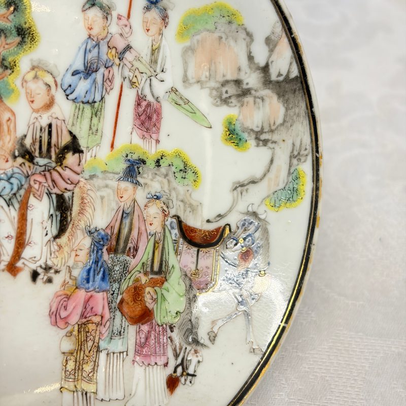 A fine Chinese famille rose cup and saucer with narrative design - 图13