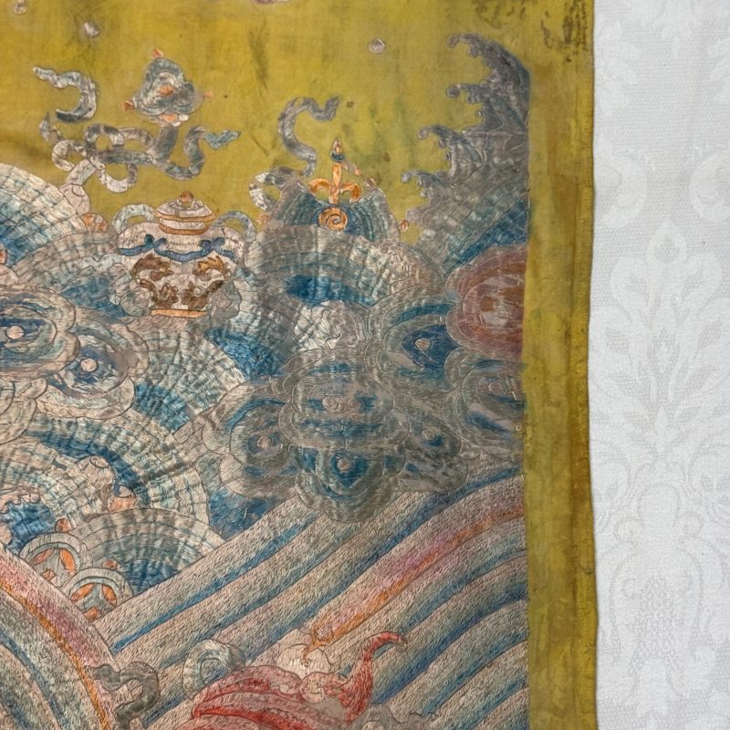 A pair of Chinese yellow-ground embroidered 'Dragons' and 'Phoenixes' panels - 图62