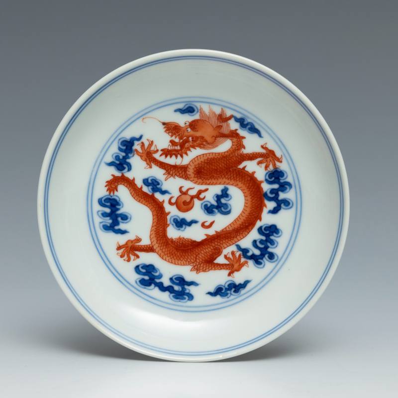 A pair of iron-red and underglaze blue 'dragon' saucers, Daoguang mark and of the period (1821-1850) - 图3