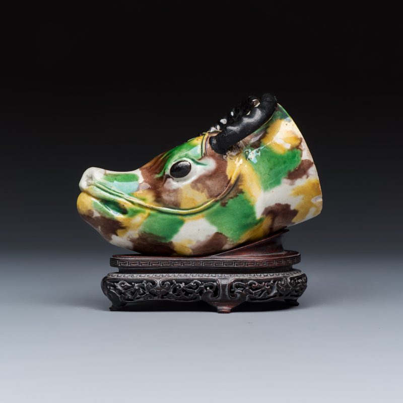 A Chinese famille verte sancai biscuit rhyton or libation cup in the shape of a buffalo head - 图2
